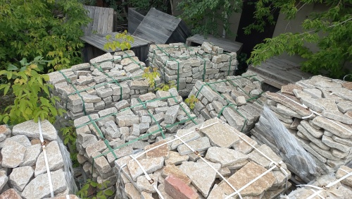 Гранитный плитняк галтованный для мощения купить в Твери