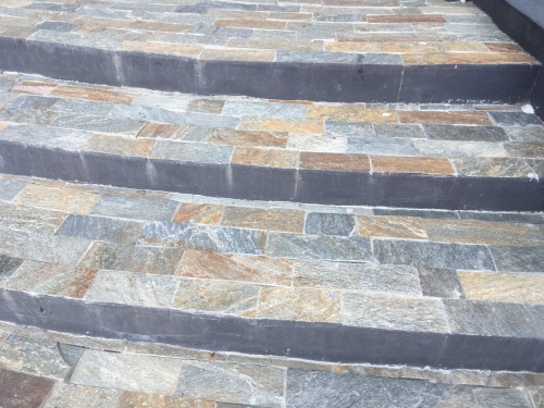 Плитка из Златолита Уральского для лестницы купить в Твери