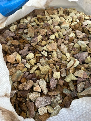 Златолит персиковый декоративная каменная крошка купить в Твери