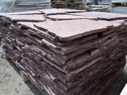 Плитняк лемезит бордовый для облицовки цоколя 20-25 мм  купить в Твери