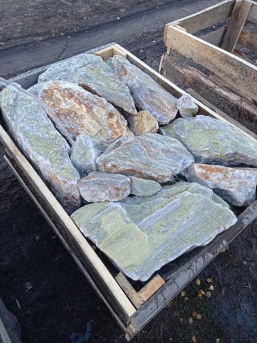 Златолит жёлтый, жёлто-зелёный глыбки и валуны для ланшафтного дизайна купить в Твери
