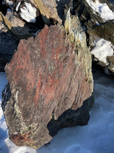 Ландшафтные глыбы красно-фиолетовые 200-1000 килограмм купить в Твери