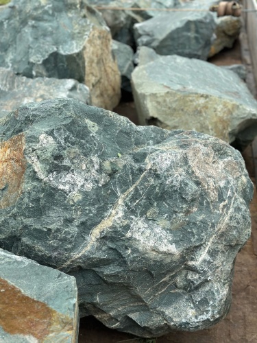 Камни для ландшафтного дизайна зелёные 10-60 килограмм купить в Твери