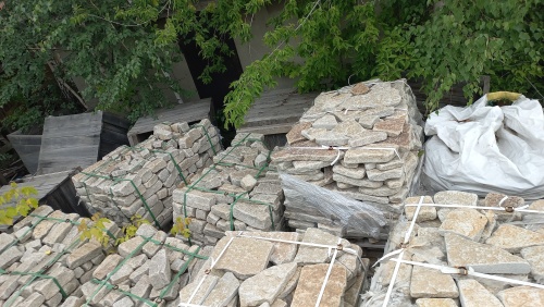 Гранитный плитняк галтованный для мощения купить в Твери