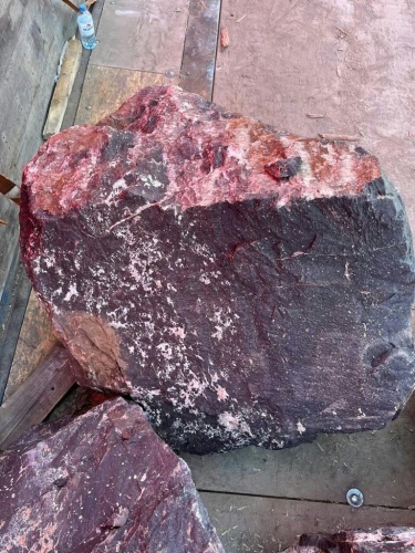 Камни для ландшафтного дизайна красно-фиолетовые 10-60 килограмм купить в Твери