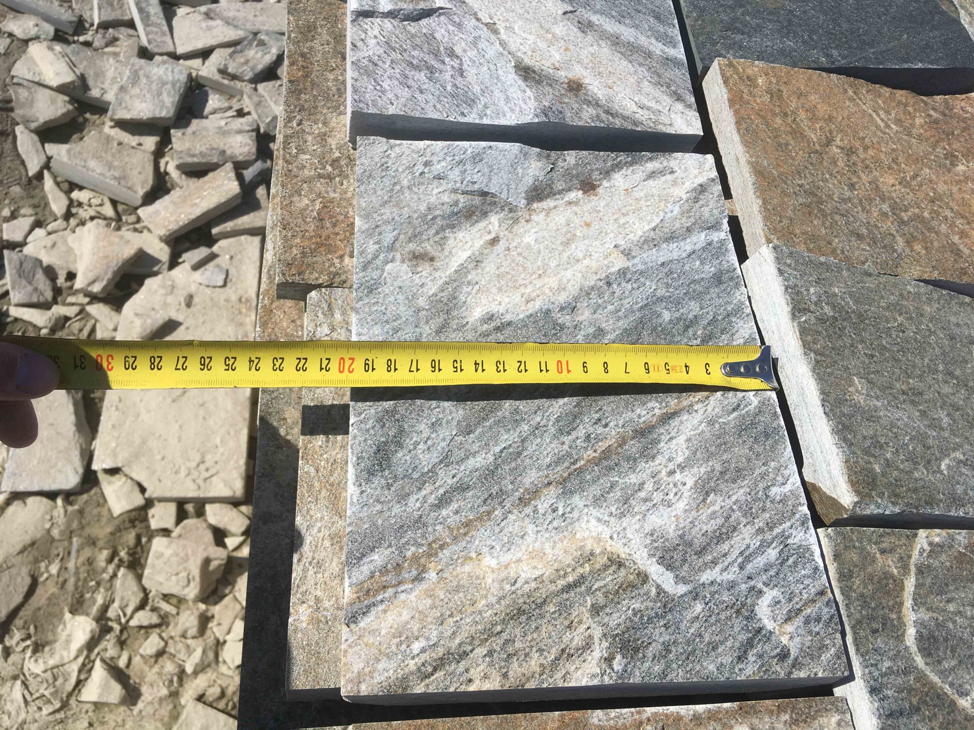 Плитка пилёная златолит Уральский для цоколя, отмостки купить в Твери