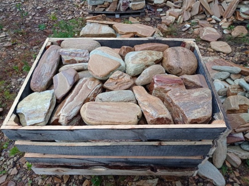 Златолит жёлтый, жёлто-зелёный глыбки и валуны для ланшафтного дизайна купить в Твери