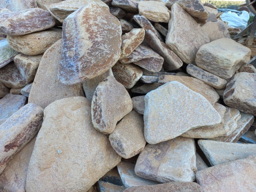 Златолит жёлтый, жёлто-зелёный глыбки и валуны для ланшафтного дизайна купить в Твери