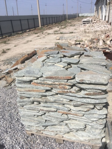 Златолит серебристый галтованный для лестниц купить в Твери